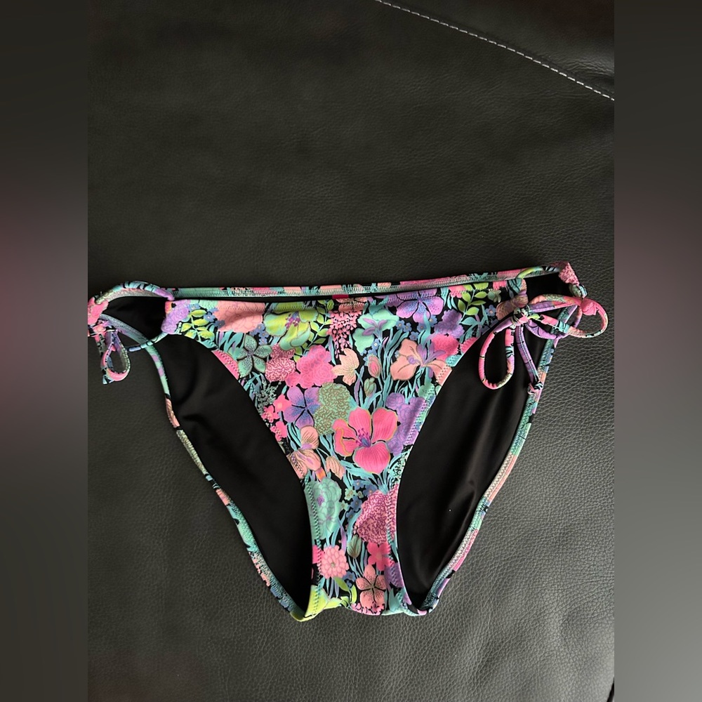 Victoria’s Secret Bikini Bottom Side Ties Floral